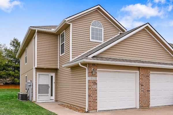 Timbercreek East Townhomes apartments