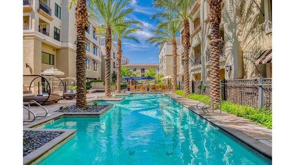 Broadstone Waterfront apartments in Phoenix AZ