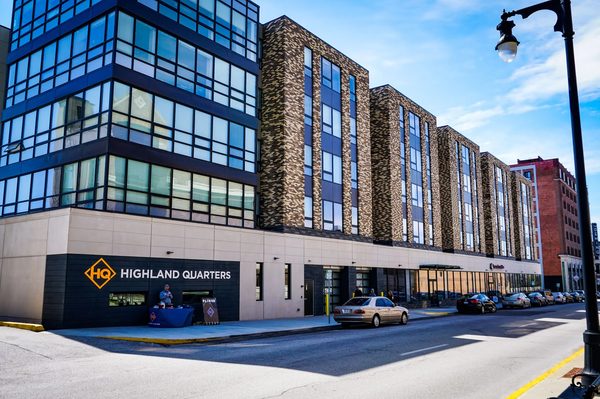 Highland Quarters apartments in Terre Haute, IN