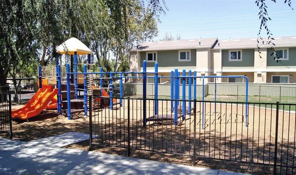 Village Meadows Townhomes apartments