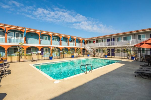 Laurel Pointe Apartments apartments
