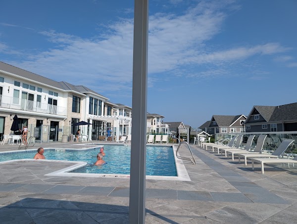 Avalon Harbor Isle apartments in Island Park, NY