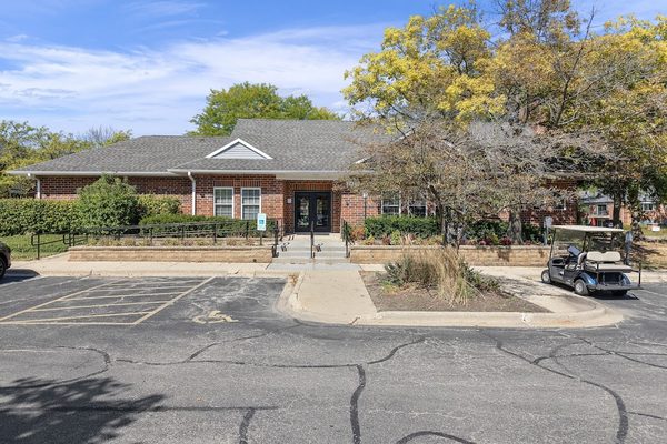 Ashton Arlington Heights apartments in Arlington Heights, IL