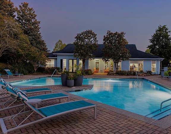 Evergreen Lenox Park apartments in Brookhaven, GA