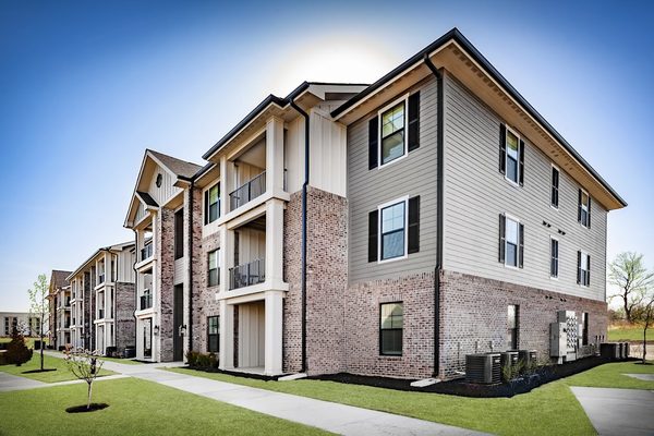 The James at Chatham Hills apartments
