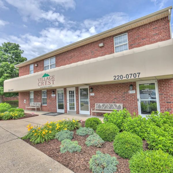 Village Crest Apartment Homes apartments