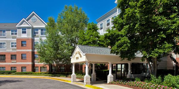 Pin Oak Village apartments in Bowie, MD