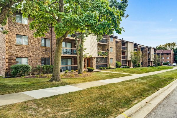 Rustic Oaks apartments