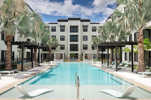Aspire Naples apartments in Naples, FL