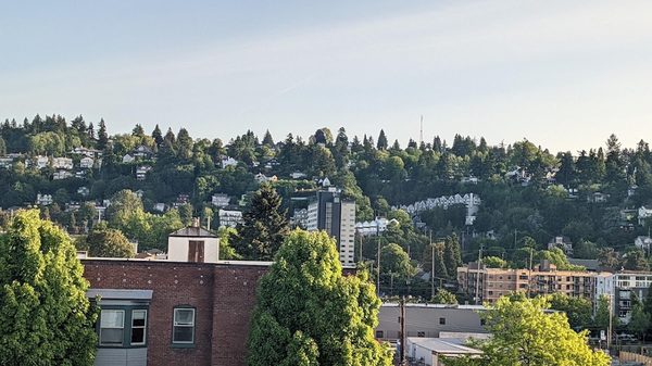 North Hollow apartments in Portland, OR