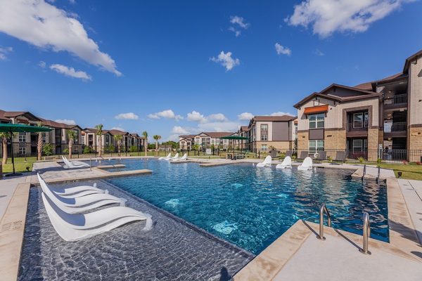 The Beacon on Westmoreland Apartments apartments