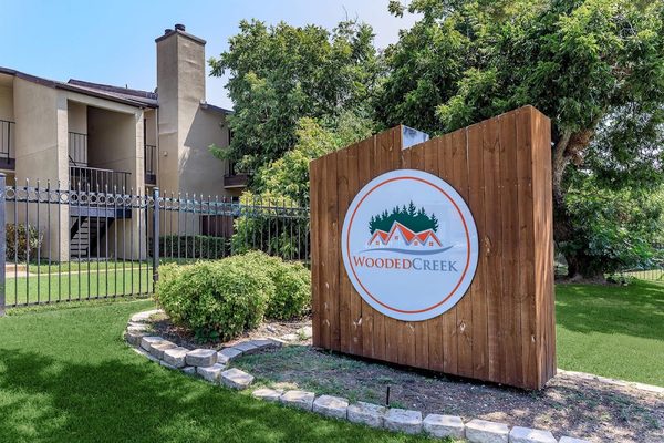 Wooded Creek apartments