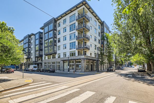10th @ Hoyt apartments in Portland, OR