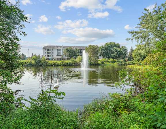 Valley Pond apartments in Apple Valley, MN