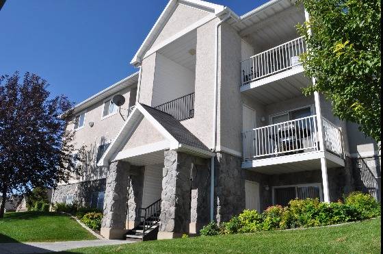 Oak Meadows apartments in Logan, UT