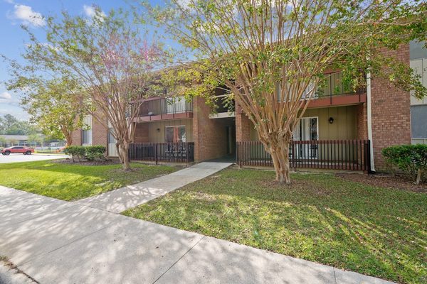 Lakeside Lakeview Apartments apartments