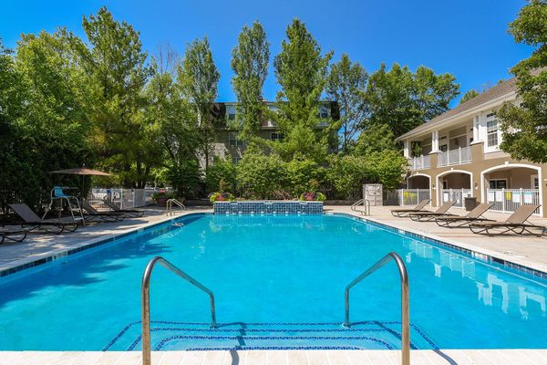 Crystal Ridge at Watchung apartments in Watchung, NJ