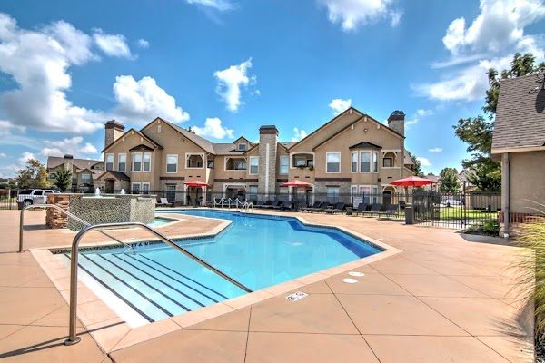Mansions at Riverside apartments in Tulsa, OK