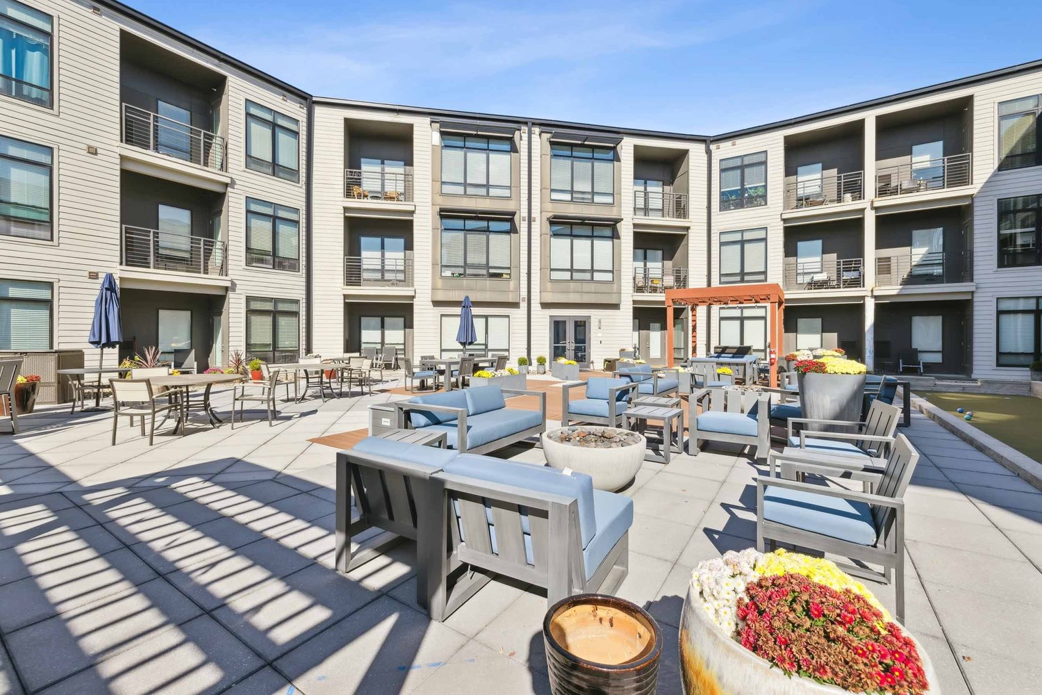 Aston Place apartments in Columbus, OH