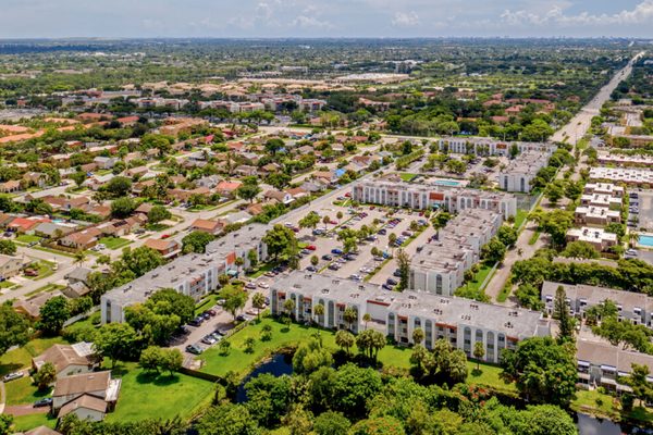 One Park Plaza Apartments apartments in North Lauderdale, FL