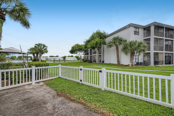 Spectra at Tamarac apartments in Tamarac, FL