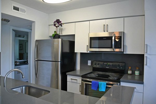 8800 Lakeside apartments in Tamarac, FL