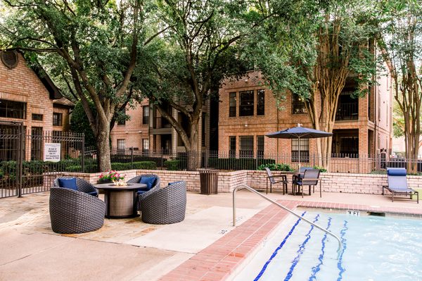 Greenbriar Park apartments in Houston, TX