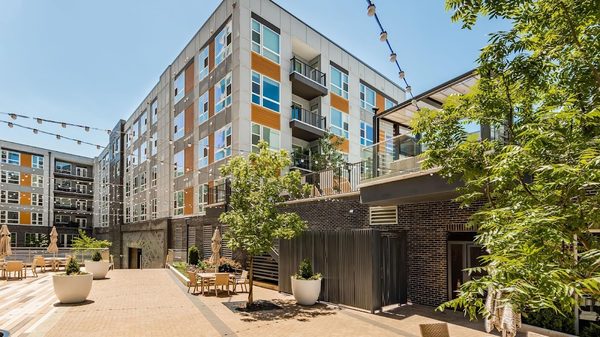 Uptown 550 apartments