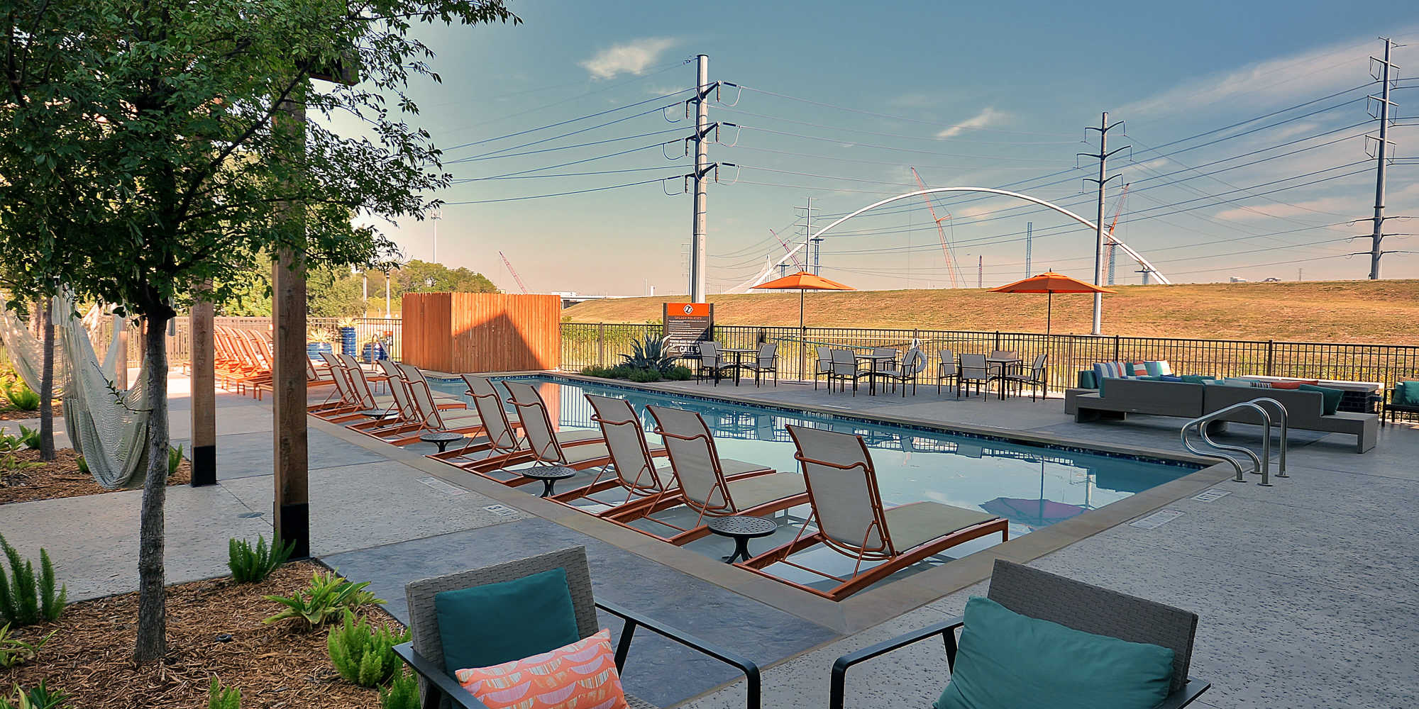 Oaks Trinity apartments in Dallas, TX