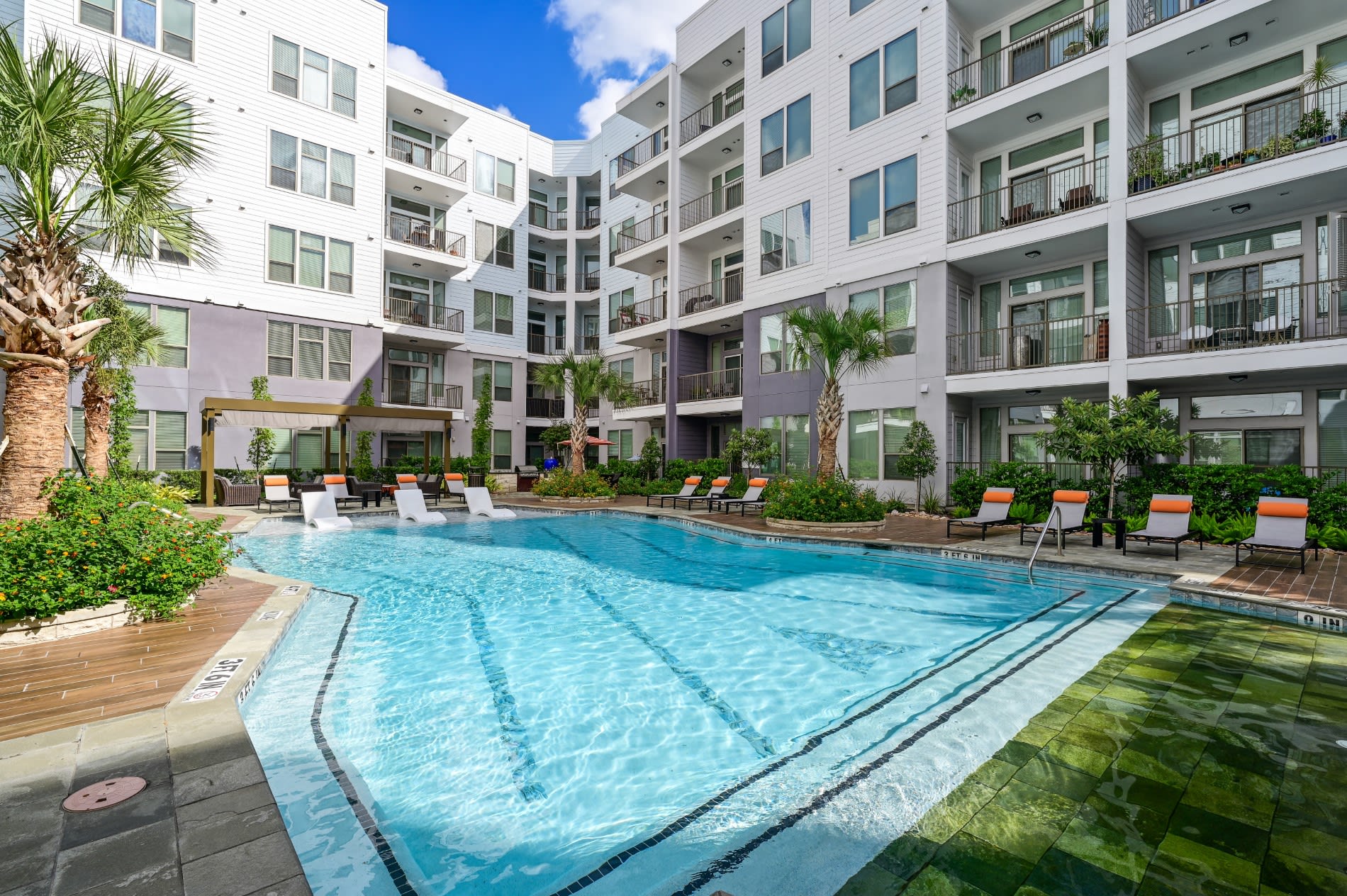 Harlow River Oaks apartments in Houston, TX