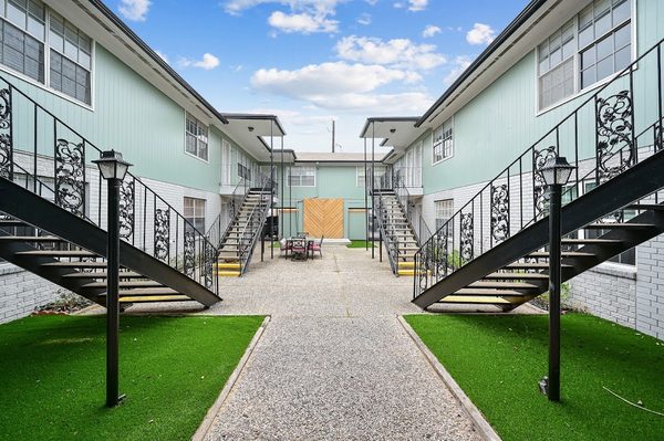The Lauren in the Heights apartments
