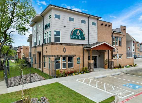 Kiva East apartments in Dallas, TX
