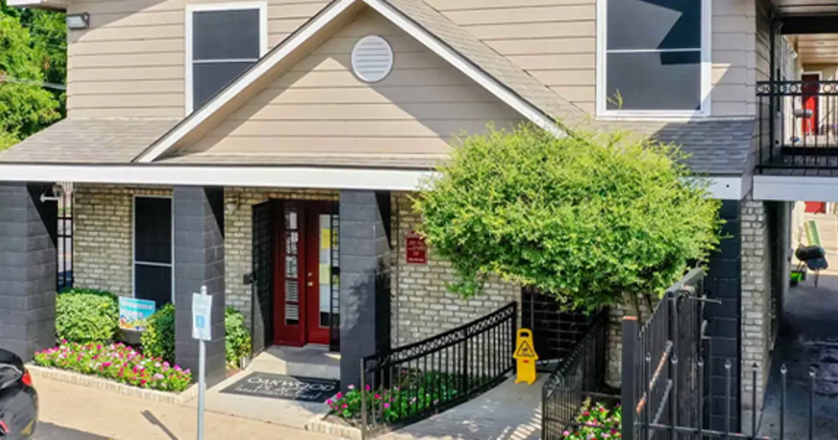Oakwood Place Apartment Homes apartments in Dallas, TX