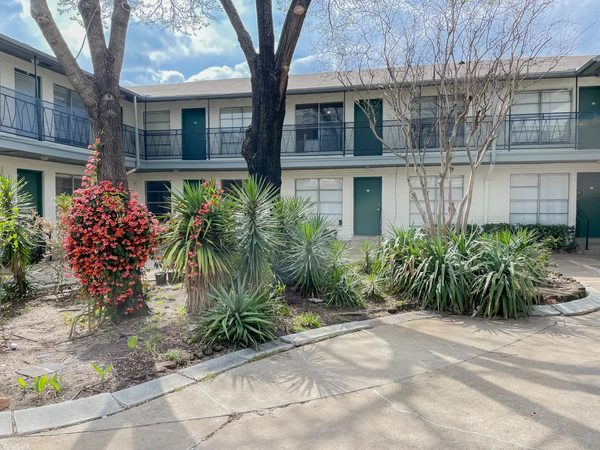 Swope & Mangold at Bishop Ridge apartments in Dallas, TX