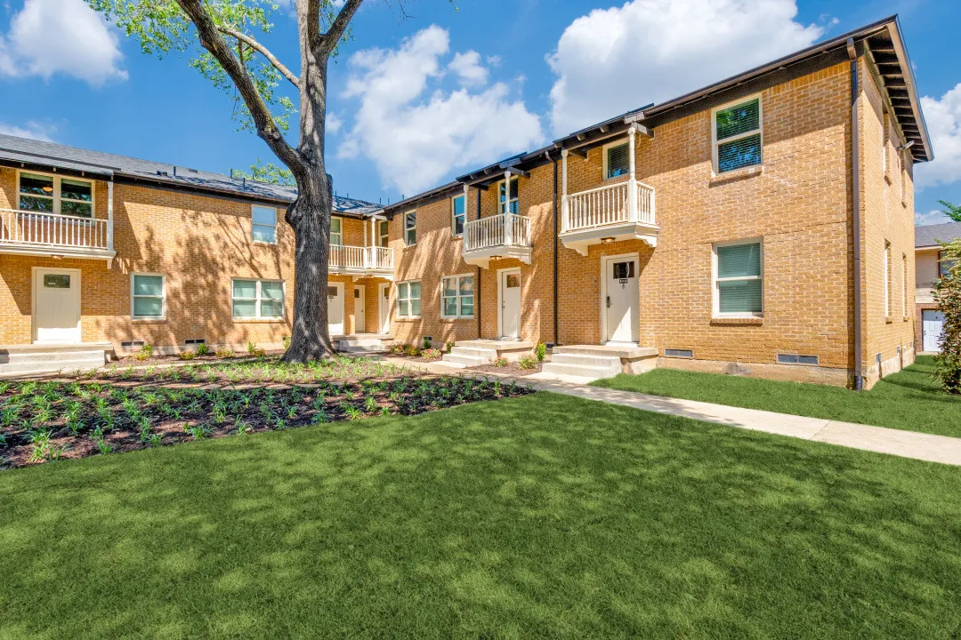 The Woodruff at Bishop Ridge apartments in Dallas, TX