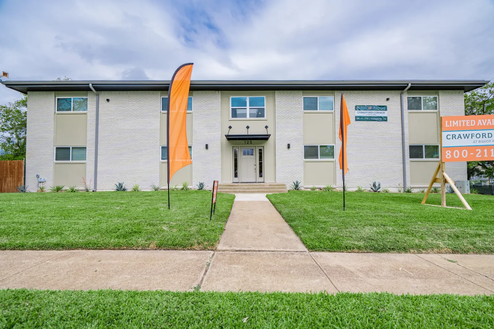 Crawford Corner at Bishop Ridge apartments in Dallas, TX