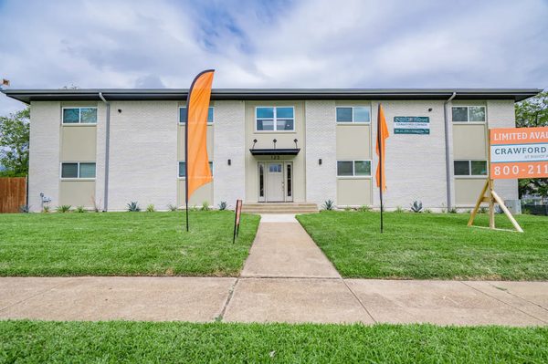 Crawford Corner at Bishop Ridge apartments in Dallas, TX
