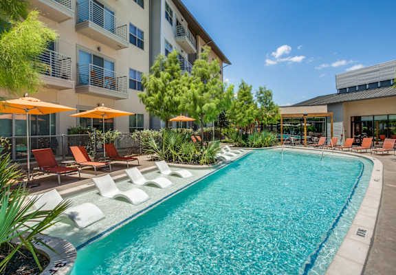 Infinity on Yorktown apartments in Dallas, TX
