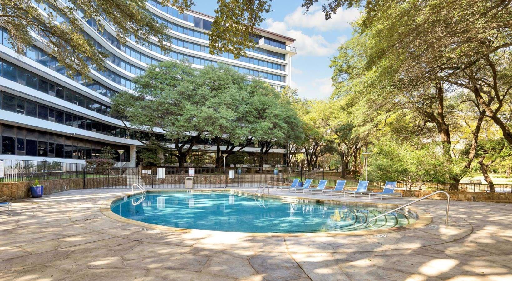 Skyline at Kessler apartments in Dallas, TX