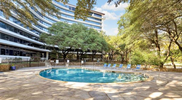 Skyline at Kessler apartments in Dallas, TX