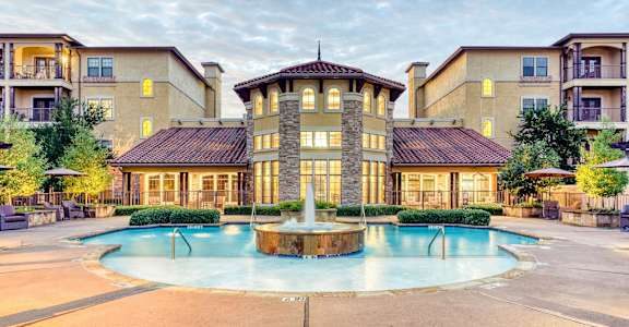 Aventine at Kessler apartments in Dallas, TX