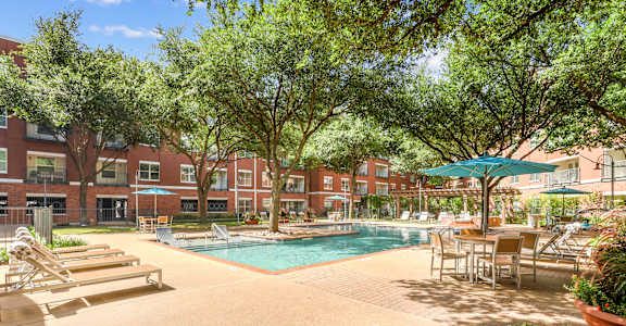 5225 Maple Avenue apartments in Dallas, TX