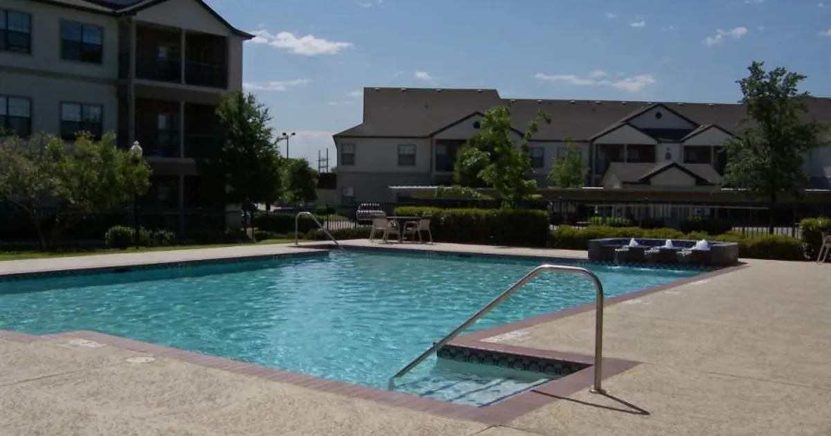 Arlington Park Villas apartments in Dallas, TX