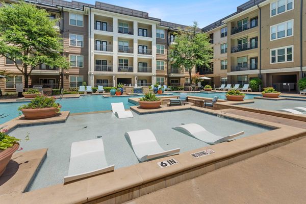 ALMA on Maple Apartments apartments in Dallas, TX