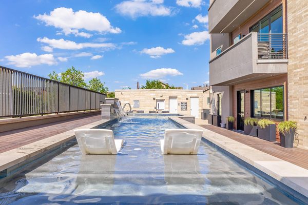 The Drake White Rock apartments in Dallas, TX