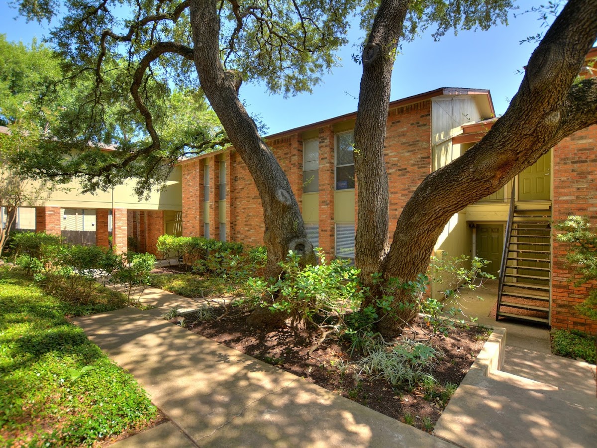 St. Edward's Place Apartments apartments in Austin TX
