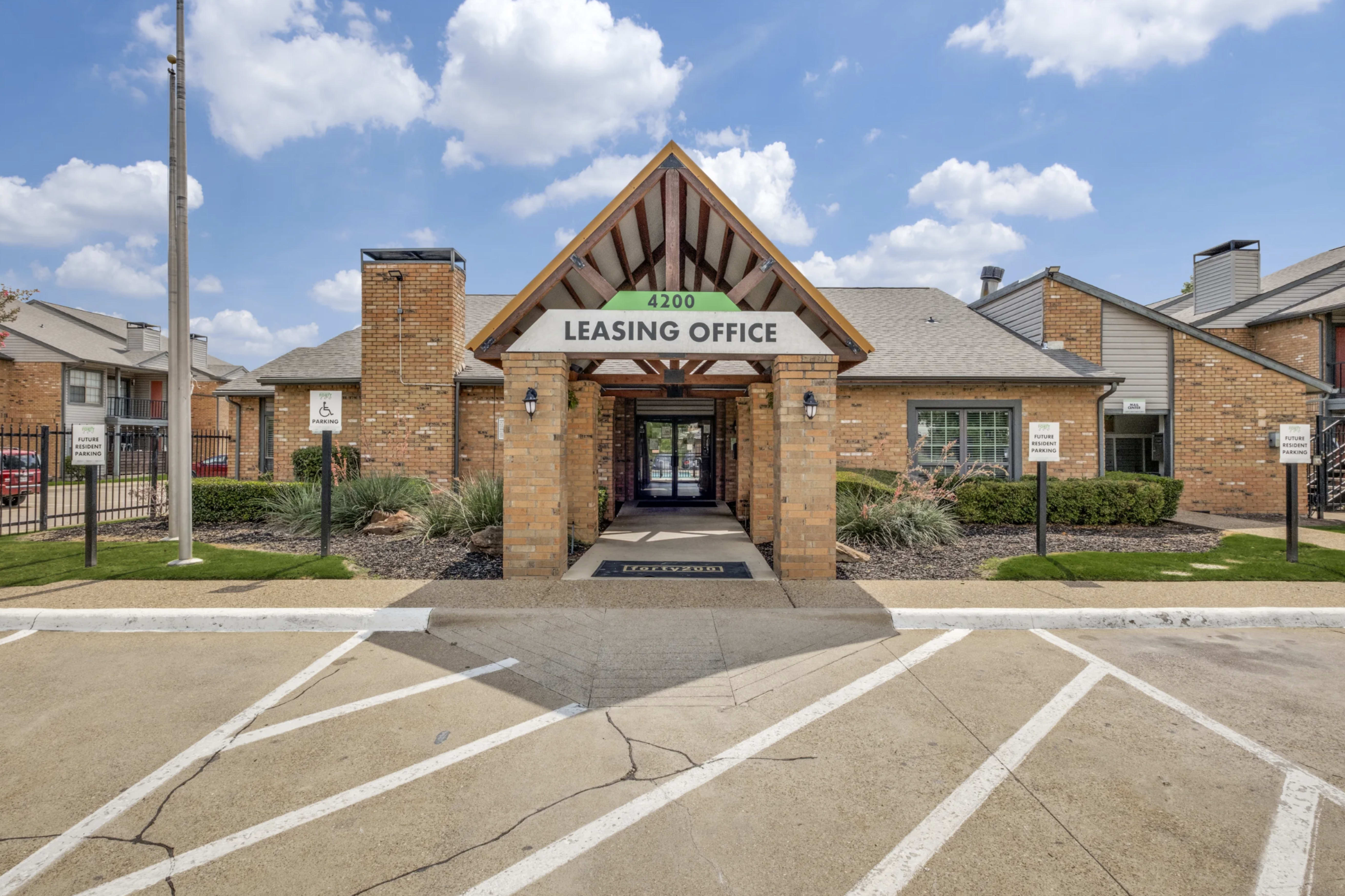 Forty200 apartments in Mesquite, TX