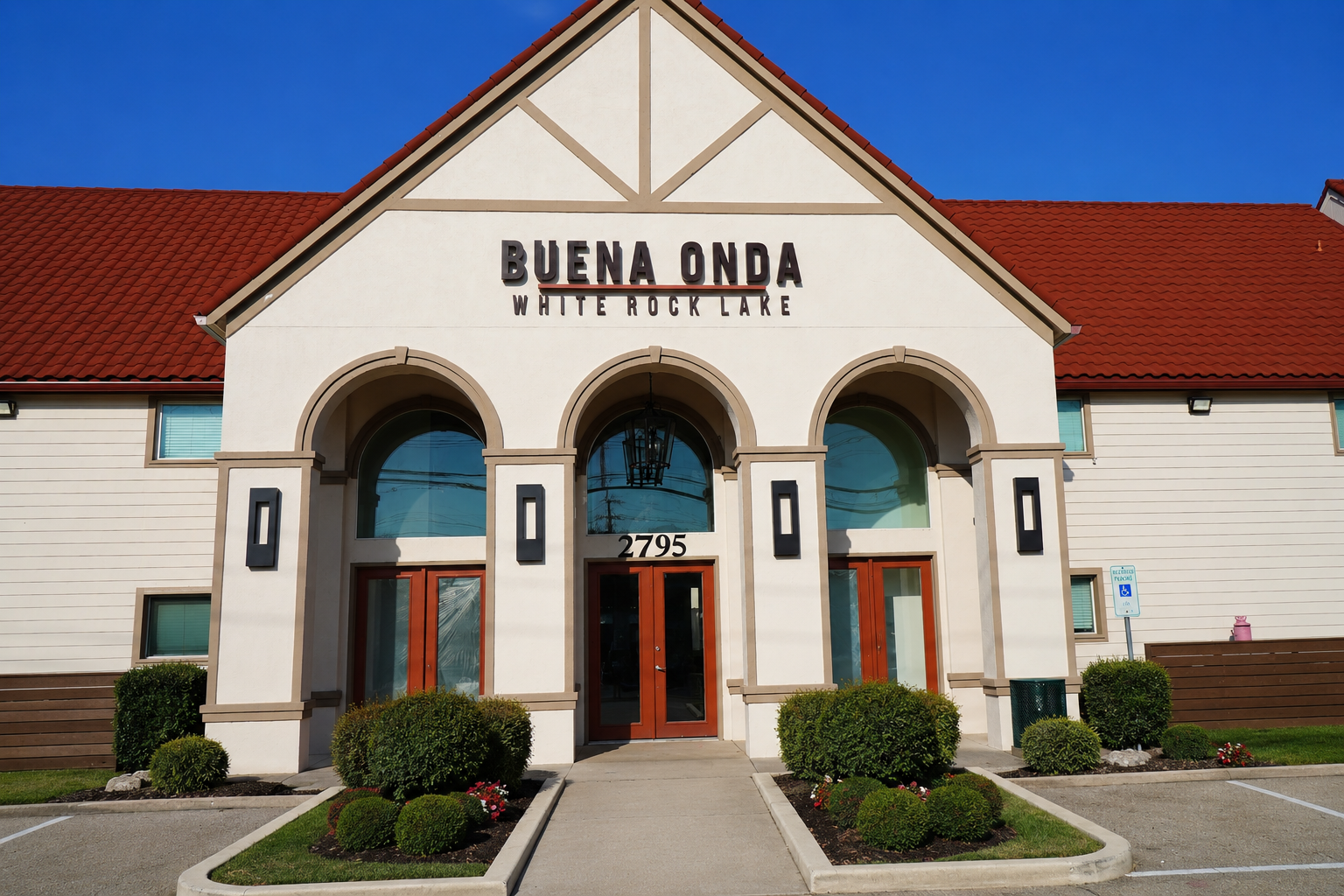 Buena Onda White Rock Lake Community apartments in Dallas, TX