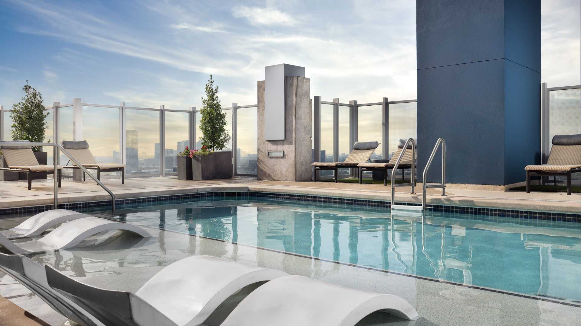 SkyHouse River Oaks Apartments apartments in Houston, TX