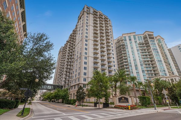 Olympus Harbour Island apartments in Tampa, FL
